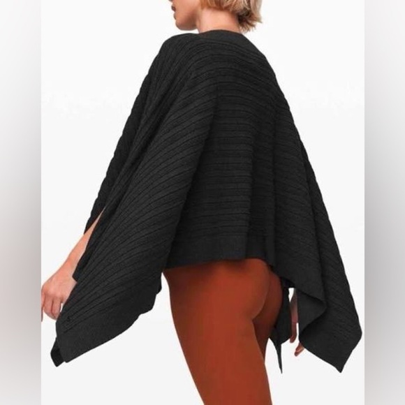 Lululemon Forward Flow Poncho - Picture 6 of 6